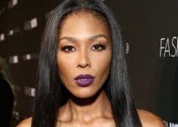 Moniece Slaughter why are you lying in bed alone, where are you man, would you be better off filming together?